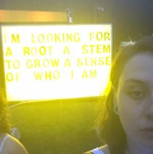 Meet your Posher, Caitlin